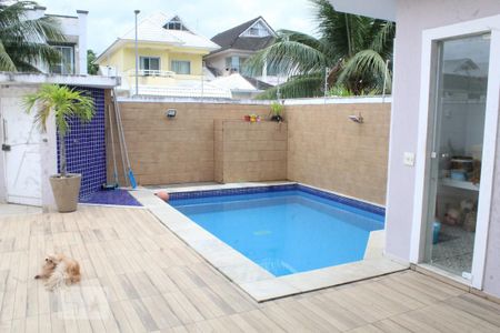 Casa de condomínio para alugar com 350m², 6 quartos e 2 vagasPiscina