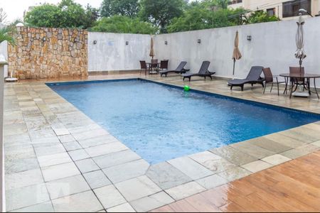 Apartamento à venda com 230m², 4 quartos e 3 vagas Apartamento à venda com 230m², 4 quartos e 3 vagasÁrea comum - Piscina