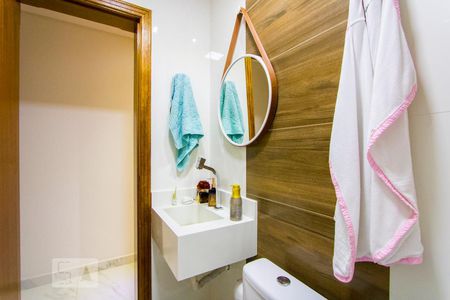 Apartamento à venda com 90m², 2 quartos e 2 vagas Apartamento à venda com 90m², 2 quartos e 2 vagasBanheiro social