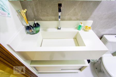 Apartamento à venda com 90m², 2 quartos e 2 vagas Apartamento à venda com 90m², 2 quartos e 2 vagasBanheiro do quarto 1