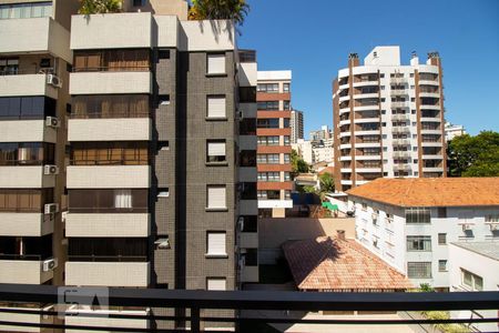 Vista de kitnet/studio para alugar com 1 quarto, 49m² em Petrópolis, Porto Alegre