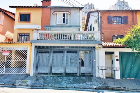 Casa à venda com 171m², 3 quartos e 3 vagas Casa à venda com 171m², 3 quartos e 3 vagasFachada
