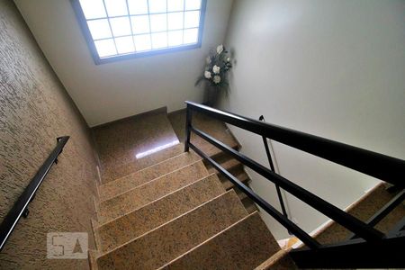 Casa para alugar com 241m², 3 quartos e 2 vagasEscada