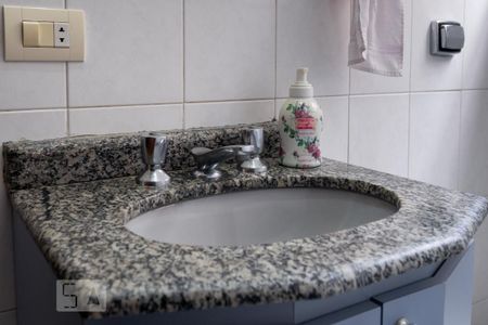 Casa à venda com 180m², 3 quartos e 4 vagas Casa à venda com 180m², 3 quartos e 4 vagasBanheiro Quarto 2 - Suíte