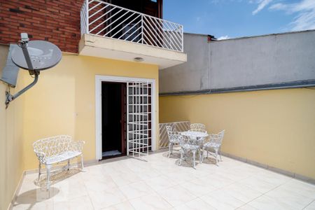 Casa à venda com 180m², 3 quartos e 4 vagas Casa à venda com 180m², 3 quartos e 4 vagasVaranda