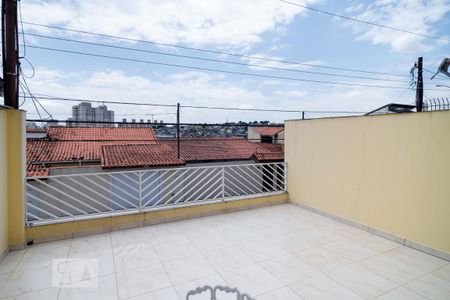 Casa à venda com 180m², 3 quartos e 4 vagas Casa à venda com 180m², 3 quartos e 4 vagasVaranda