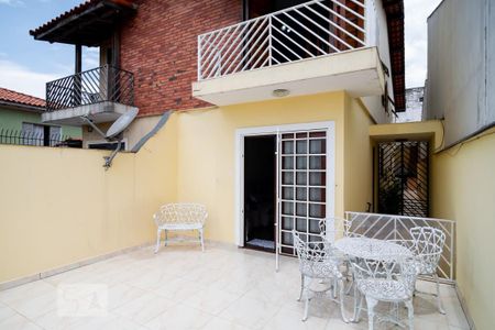 Casa à venda com 180m², 3 quartos e 4 vagas Casa à venda com 180m², 3 quartos e 4 vagasVaranda