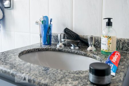 Casa à venda com 180m², 3 quartos e 4 vagas Casa à venda com 180m², 3 quartos e 4 vagasBanheiro Quarto 1 - Suíte