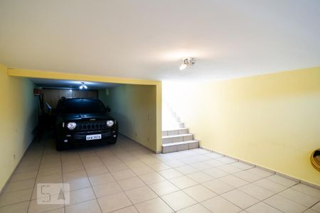 Casa à venda com 180m², 3 quartos e 4 vagas Casa à venda com 180m², 3 quartos e 4 vagasGaragem