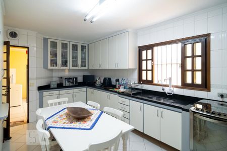 Casa à venda com 180m², 3 quartos e 4 vagas Casa à venda com 180m², 3 quartos e 4 vagasCozinha