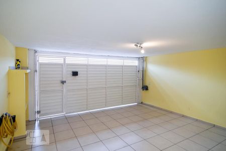 Casa à venda com 180m², 3 quartos e 4 vagas Casa à venda com 180m², 3 quartos e 4 vagasGaragem