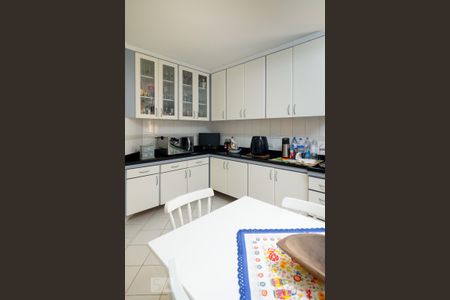 Casa à venda com 180m², 3 quartos e 4 vagas Casa à venda com 180m², 3 quartos e 4 vagasCozinha