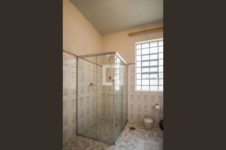 Casa à venda com 254m², 3 quartos e 15 vagas Casa à venda com 254m², 3 quartos e 15 vagasBanheiro 2