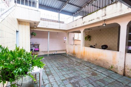 Casa à venda com 320m², 4 quartos e 5 vagasÁrea de Serviço 2