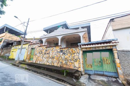 Casa à venda com 320m², 4 quartos e 5 vagasFachada