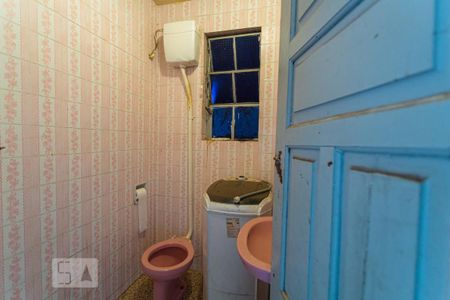 Casa à venda com 320m², 4 quartos e 5 vagasBanheiro de Serviço