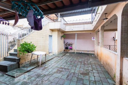 Casa à venda com 320m², 4 quartos e 5 vagasÁrea de Serviço 2