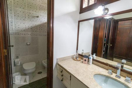 Casa à venda com 450m², 6 quartos e 6 vagas Casa à venda com 450m², 6 quartos e 6 vagasBanheiro da Suíte