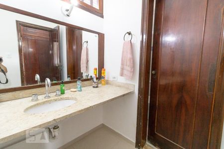 Casa à venda com 450m², 6 quartos e 6 vagas Casa à venda com 450m², 6 quartos e 6 vagasBanheiro