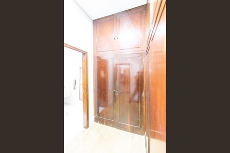 Casa à venda com 450m², 6 quartos e 6 vagas Casa à venda com 450m², 6 quartos e 6 vagasCloset da suíte