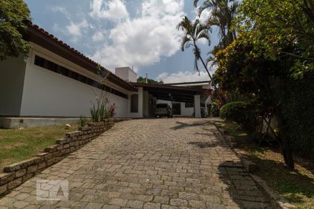 Casa à venda com 450m², 6 quartos e 6 vagas Casa à venda com 450m², 6 quartos e 6 vagasGaragem