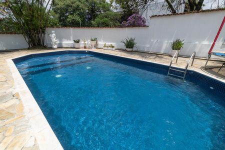 Casa à venda com 450m², 6 quartos e 6 vagas Casa à venda com 450m², 6 quartos e 6 vagasPiscina