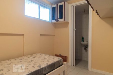Casa de condomínio à venda com 220m², 3 quartos e 2 vagas Casa de condomínio à venda com 220m², 3 quartos e 2 vagasQuarto de serviço