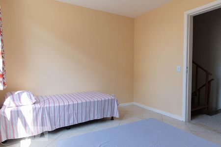 Casa de condomínio à venda com 220m², 3 quartos e 2 vagas Casa de condomínio à venda com 220m², 3 quartos e 2 vagasSuíte 2
