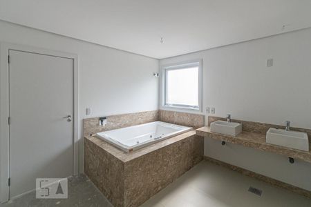 Apartamento à venda com 346m², 3 quartos e 4 vagas Apartamento à venda com 346m², 3 quartos e 4 vagasBanheiro do Quarto 3