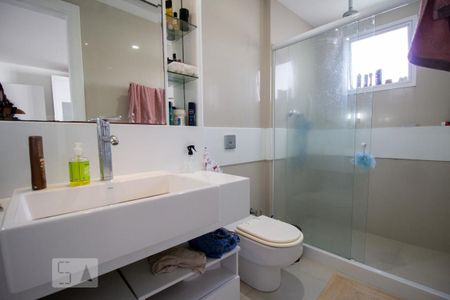 Apartamento à venda com 180m², 3 quartos e 2 vagas Apartamento à venda com 180m², 3 quartos e 2 vagasBanheiro da Suíte