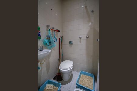 Apartamento à venda com 180m², 3 quartos e 2 vagas Apartamento à venda com 180m², 3 quartos e 2 vagasBanheiro de Serviço