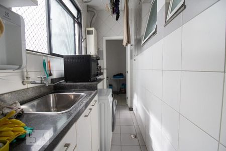 Apartamento à venda com 180m², 3 quartos e 2 vagas Apartamento à venda com 180m², 3 quartos e 2 vagasÁrea de Serviço