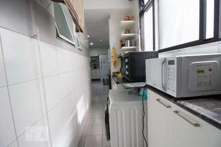 Apartamento à venda com 180m², 3 quartos e 2 vagas Apartamento à venda com 180m², 3 quartos e 2 vagasÁrea de Serviço