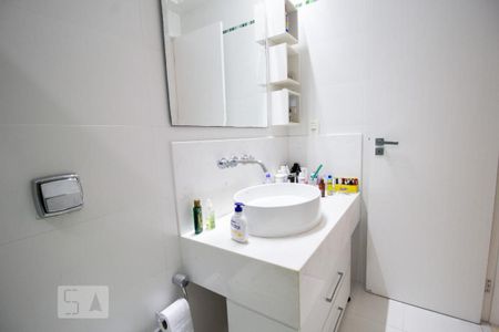 Apartamento à venda com 180m², 3 quartos e 2 vagas Apartamento à venda com 180m², 3 quartos e 2 vagasBanheiro