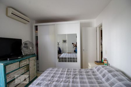 Apartamento à venda com 180m², 3 quartos e 2 vagas Apartamento à venda com 180m², 3 quartos e 2 vagasSuíte