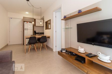 Sala de kitnet/studio para alugar com 1 quarto, 35m² em Centro, Curitiba