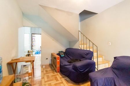 Sala de casa de condomínio para alugar com 2 quartos, 60m² em Vila Carmosina, São Paulo