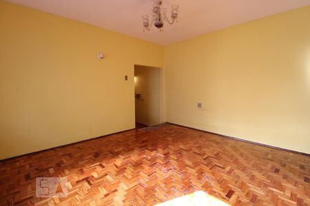 Casa à venda com 85m², 4 quartos e 6 vagasSala