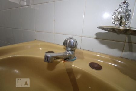 Casa à venda com 85m², 4 quartos e 6 vagasBanheiro