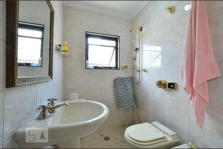 Casa à venda com 450m², 6 quartos e 4 vagasBanheiro da Suíte 2