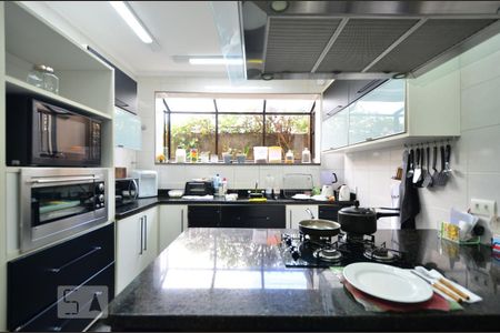 Casa à venda com 450m², 6 quartos e 4 vagasCozinha