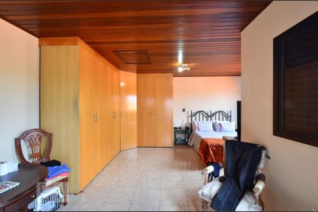 Casa à venda com 450m², 6 quartos e 4 vagasSuíte 2