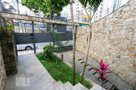 Casa à venda com 214m², 4 quartos e 6 vagas Casa à venda com 214m², 4 quartos e 6 vagasEntrada da Garagem