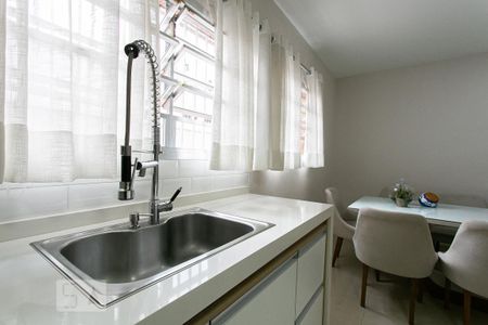 Casa à venda com 214m², 4 quartos e 6 vagas Casa à venda com 214m², 4 quartos e 6 vagasCozinha