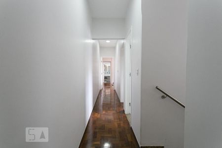 Casa à venda com 214m², 4 quartos e 6 vagas Casa à venda com 214m², 4 quartos e 6 vagasCorredor