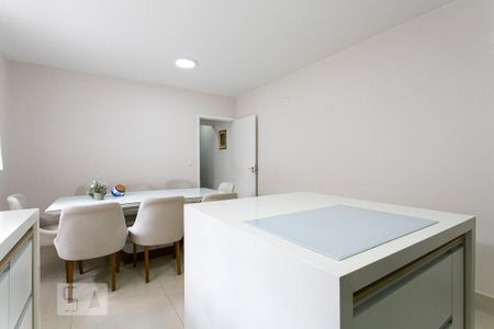 Casa à venda com 214m², 4 quartos e 6 vagas Casa à venda com 214m², 4 quartos e 6 vagasCozinha