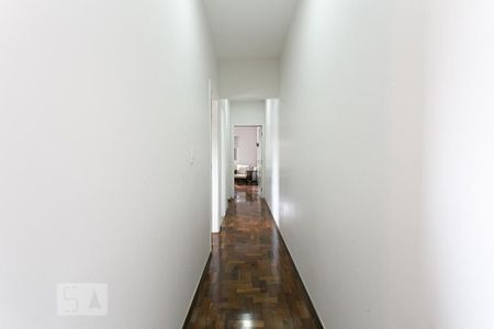 Casa à venda com 214m², 4 quartos e 6 vagas Casa à venda com 214m², 4 quartos e 6 vagasCorredor