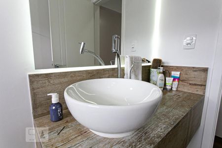 Casa à venda com 214m², 4 quartos e 6 vagas Casa à venda com 214m², 4 quartos e 6 vagasBanheiro da Suíte