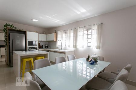 Casa à venda com 214m², 4 quartos e 6 vagas Casa à venda com 214m², 4 quartos e 6 vagasCozinha
