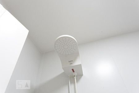 Casa à venda com 214m², 4 quartos e 6 vagas Casa à venda com 214m², 4 quartos e 6 vagasBanheiro de Serviço - Chuveiro